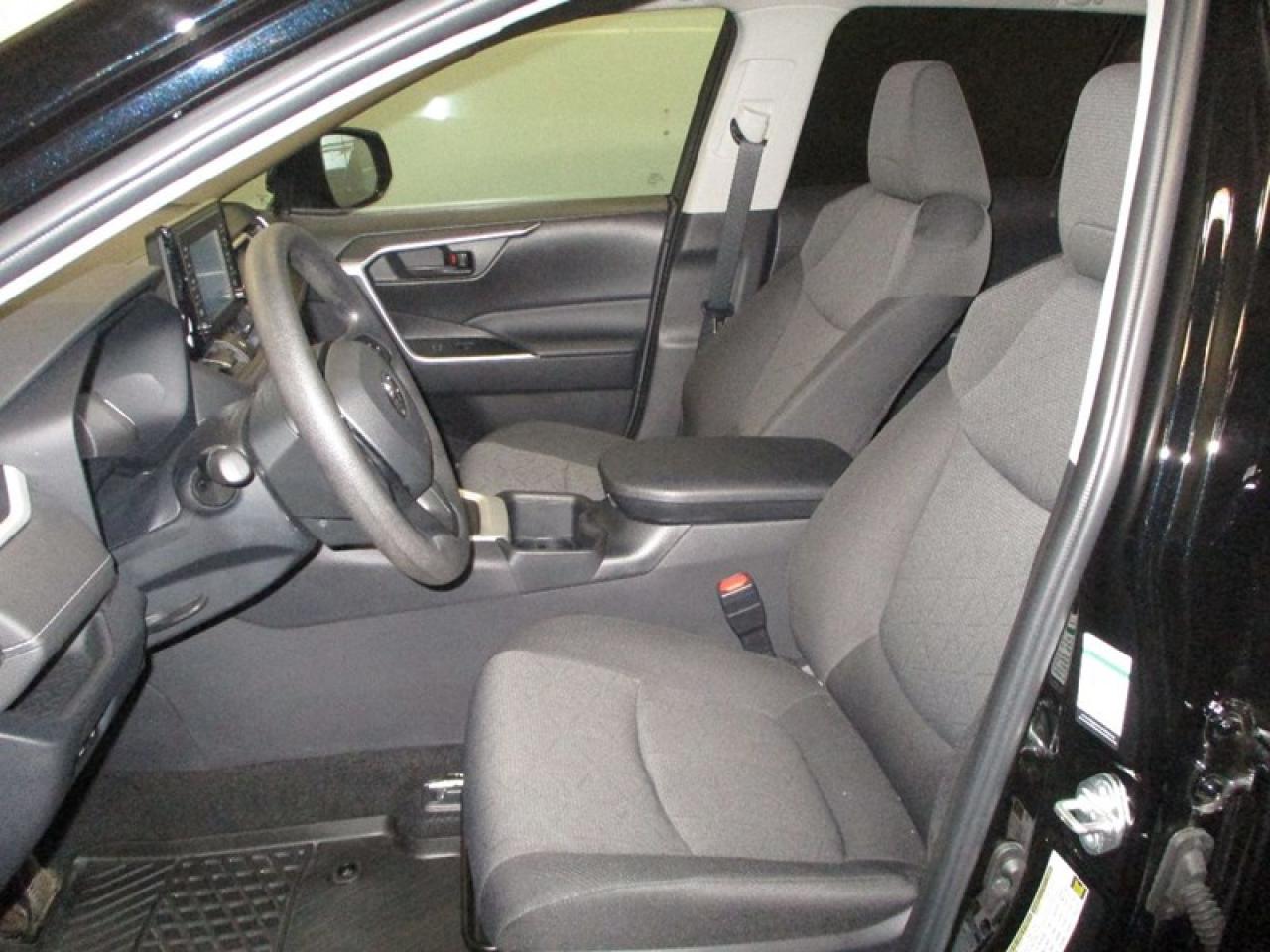 2022 Toyota RAV4 LE Photo