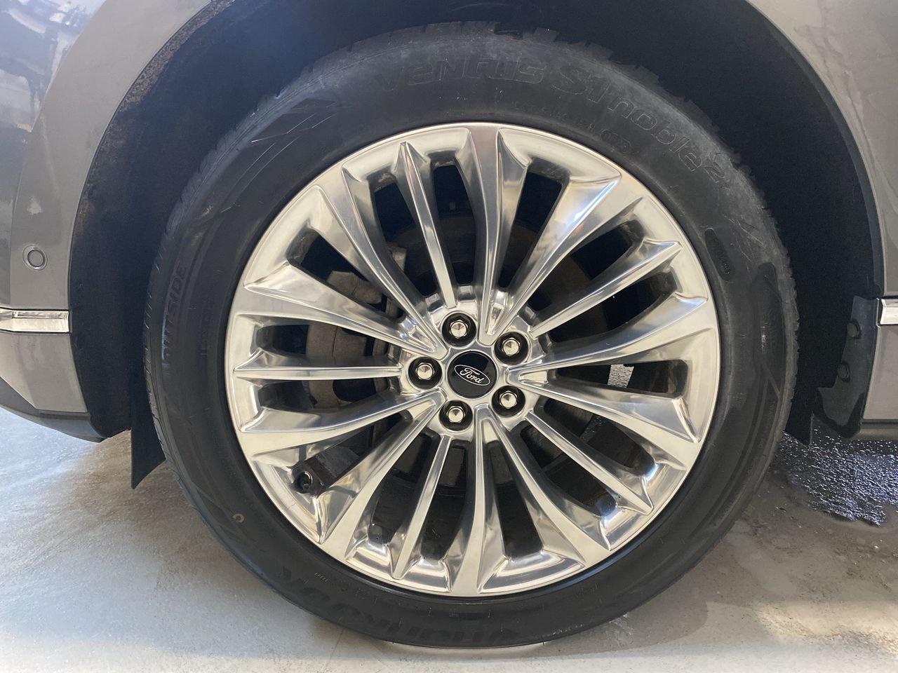 2024 Ford Edge Titanium Photo