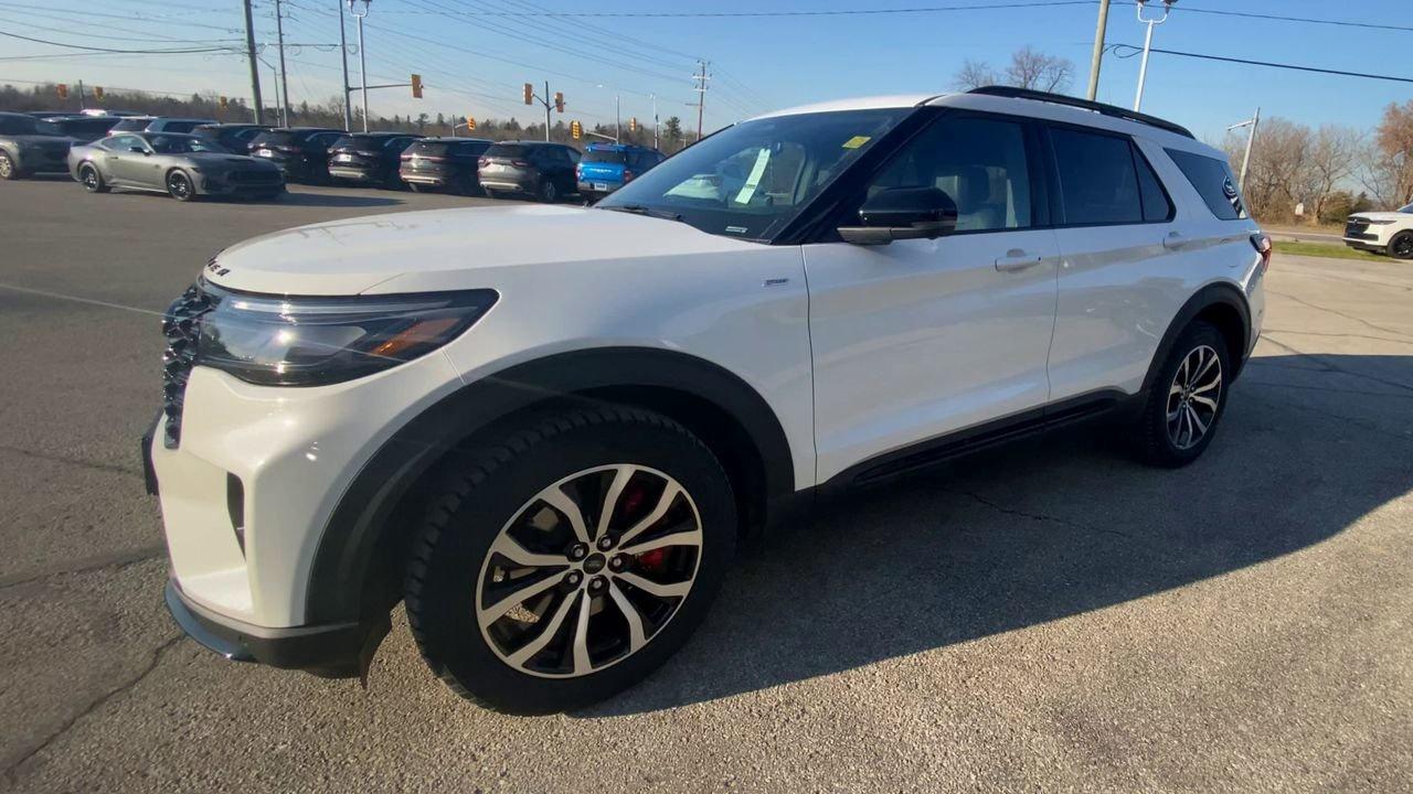 2026 Ford Explorer ST-Line Photo3