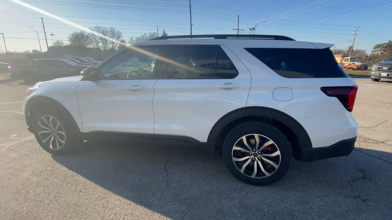 2026 Ford Explorer ST-Line Photo