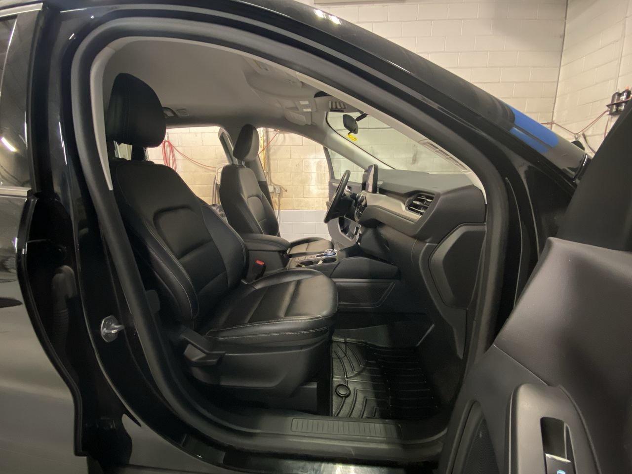 2021 Ford Escape SEL Photo