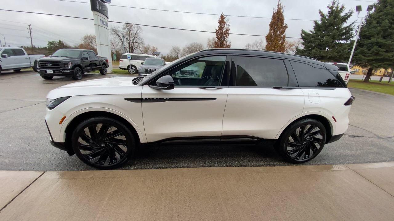 2024 Lincoln Nautilus Hybrid RESERVE Photo4