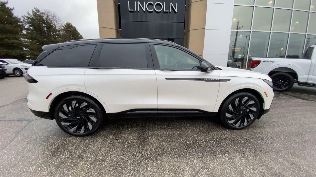 2024 Lincoln Nautilus Hybrid RESERVE Photo