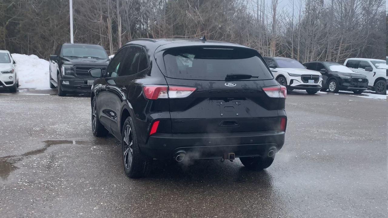 2022 Ford Escape SEL Photo