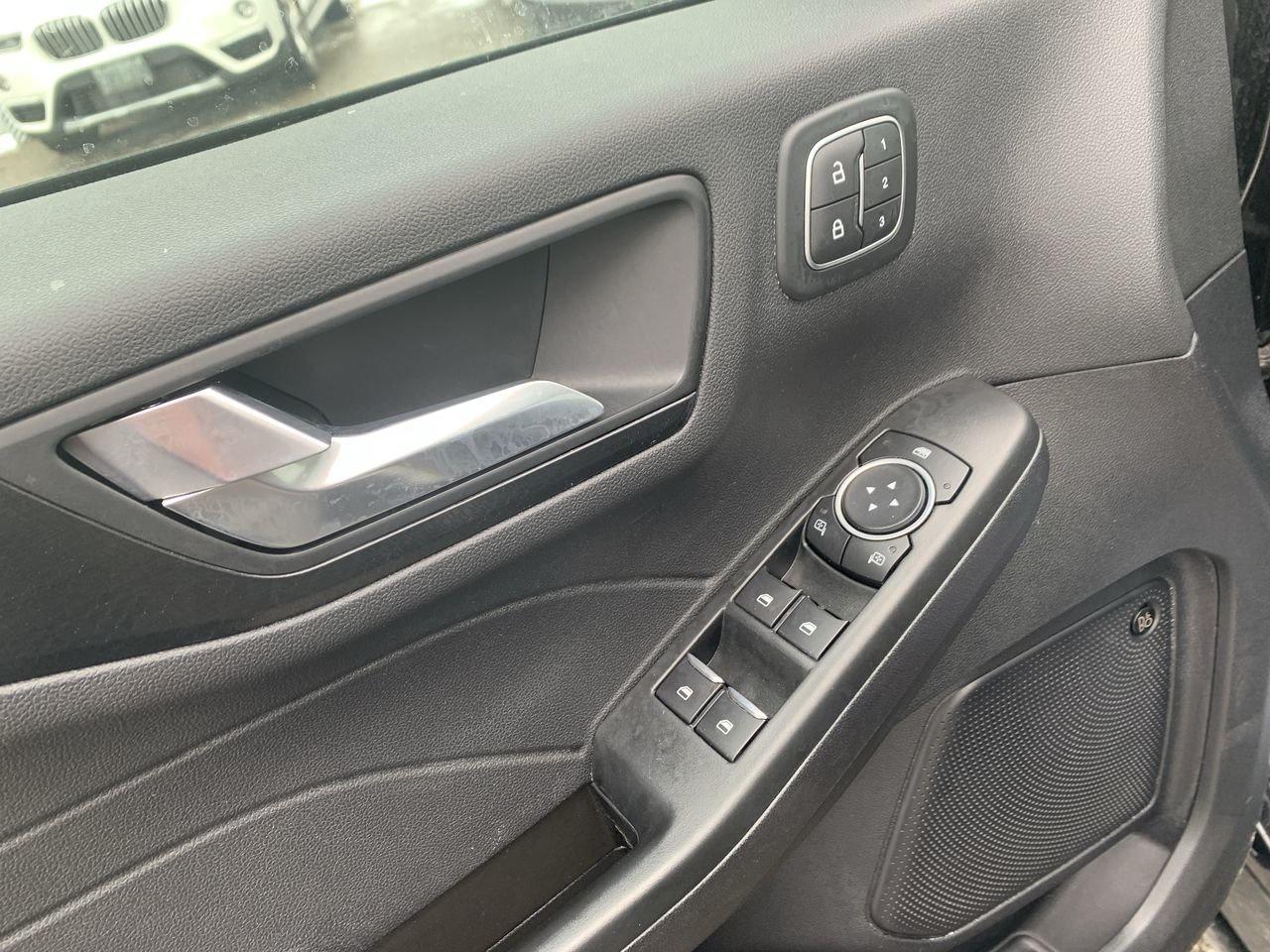 2022 Ford Escape SEL Photo