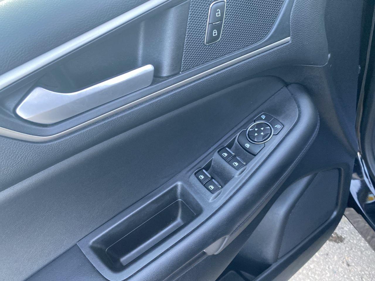 2022 Ford Edge SEL Photo