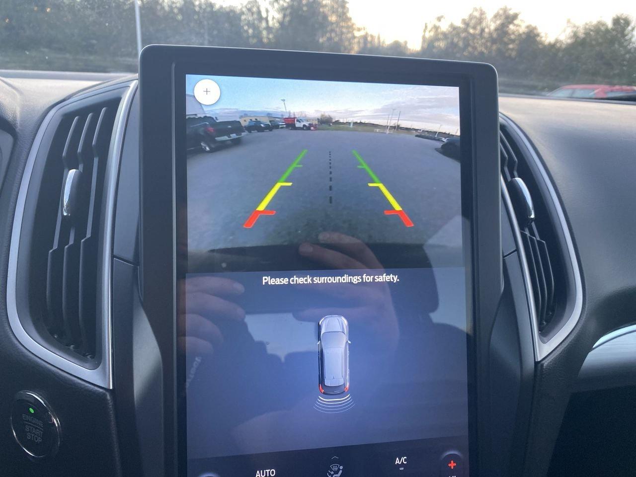 2022 Ford Edge SEL Photo