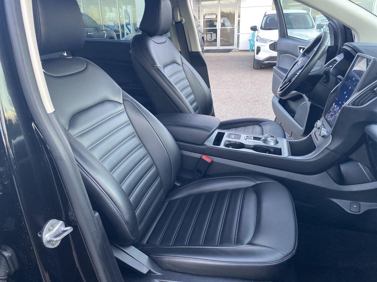 2022 Ford Edge SEL Photo