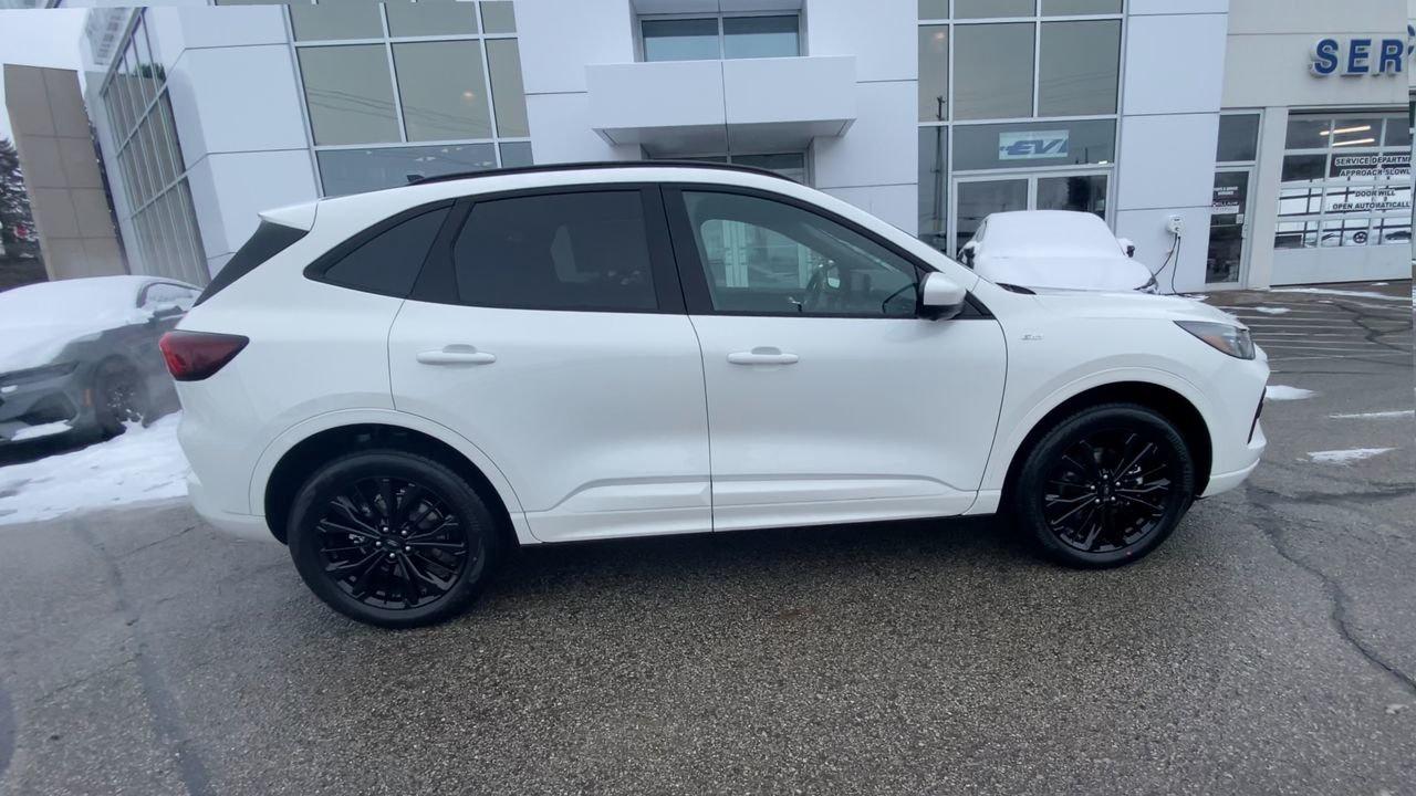 2026 Ford Escape ST-Line Select Photo