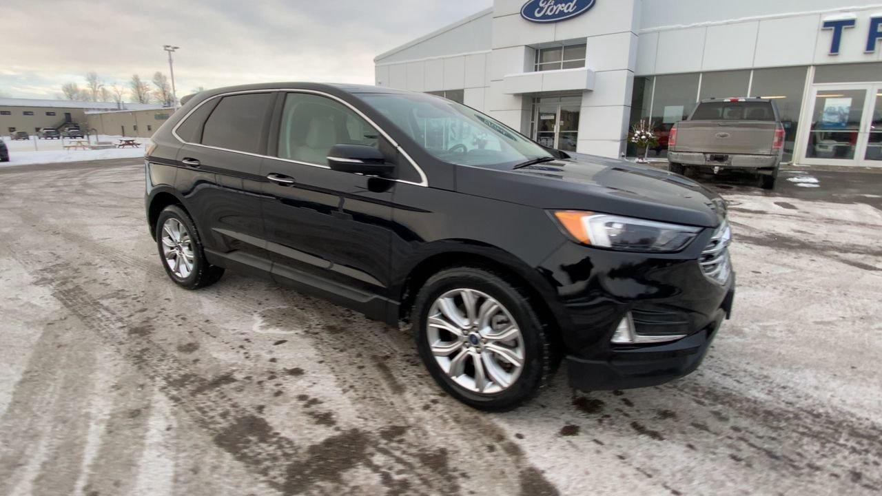 2022 Ford Edge Titanium Photo