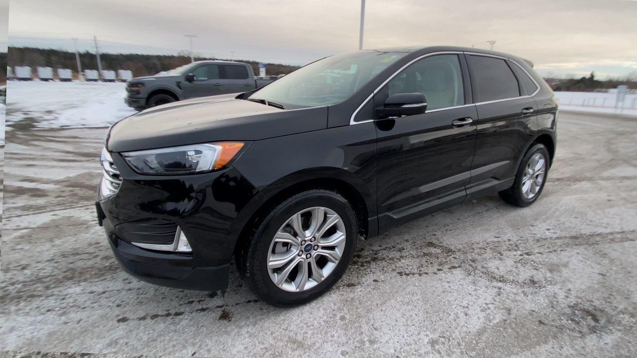 2022 Ford Edge Titanium Photo