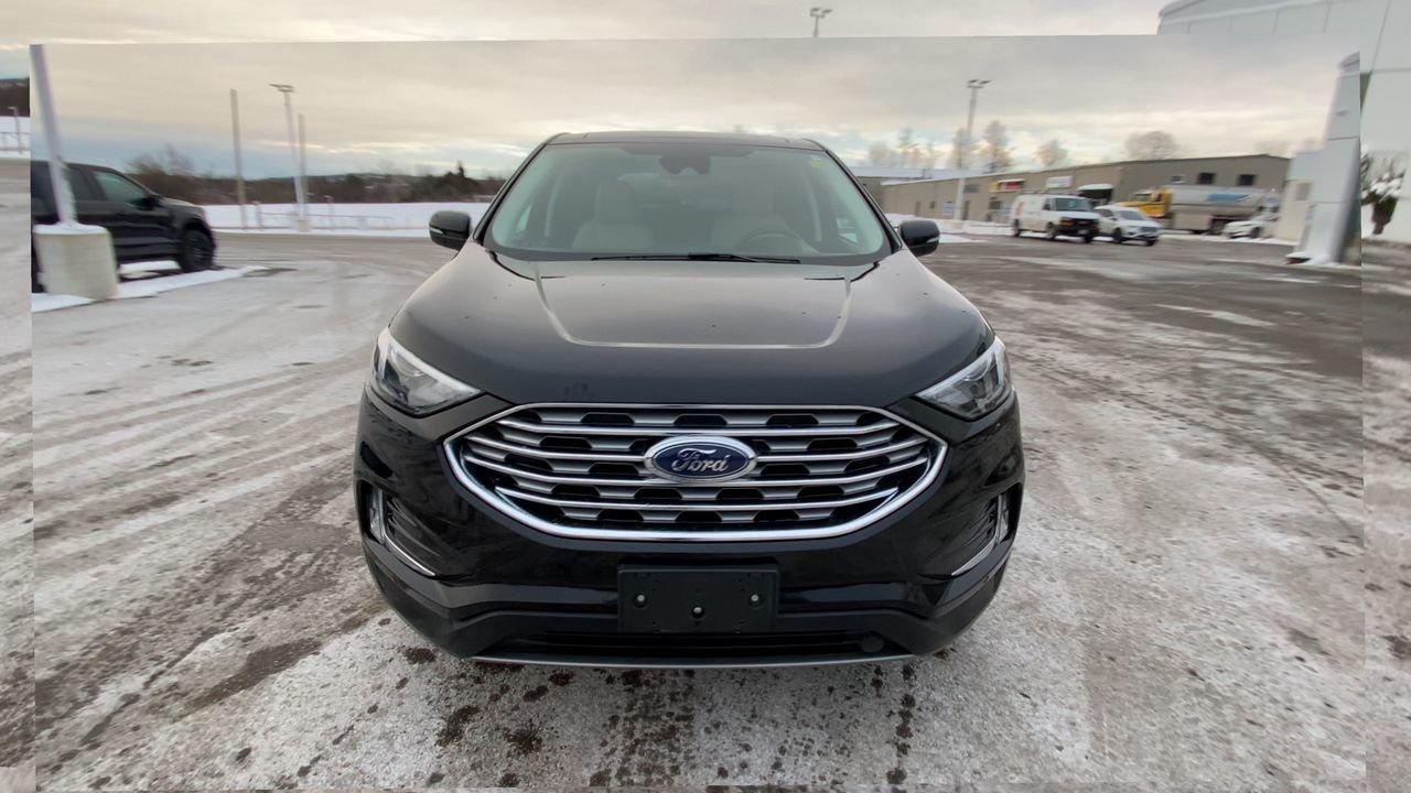 2022 Ford Edge Titanium Photo