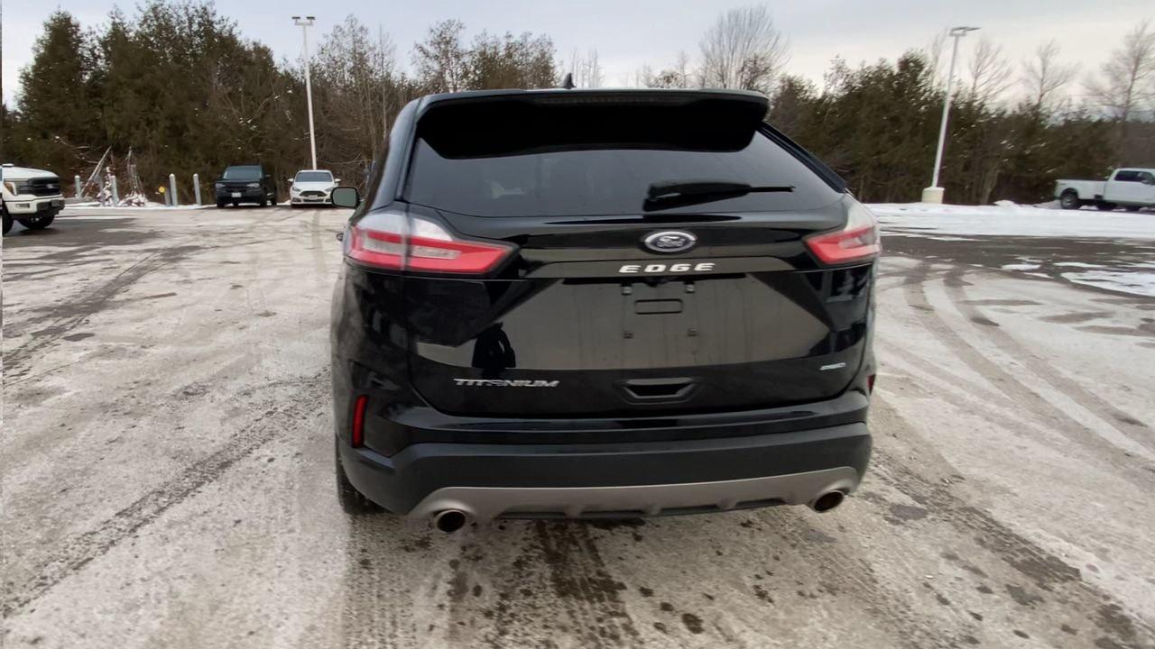 2022 Ford Edge Titanium Photo