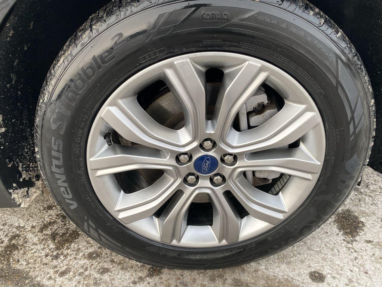 2022 Ford Edge Titanium Photo