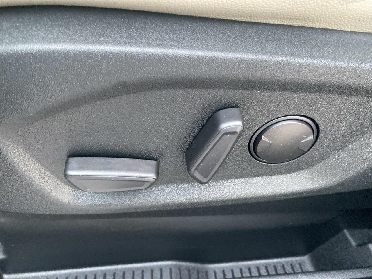 2022 Ford Edge Titanium Photo