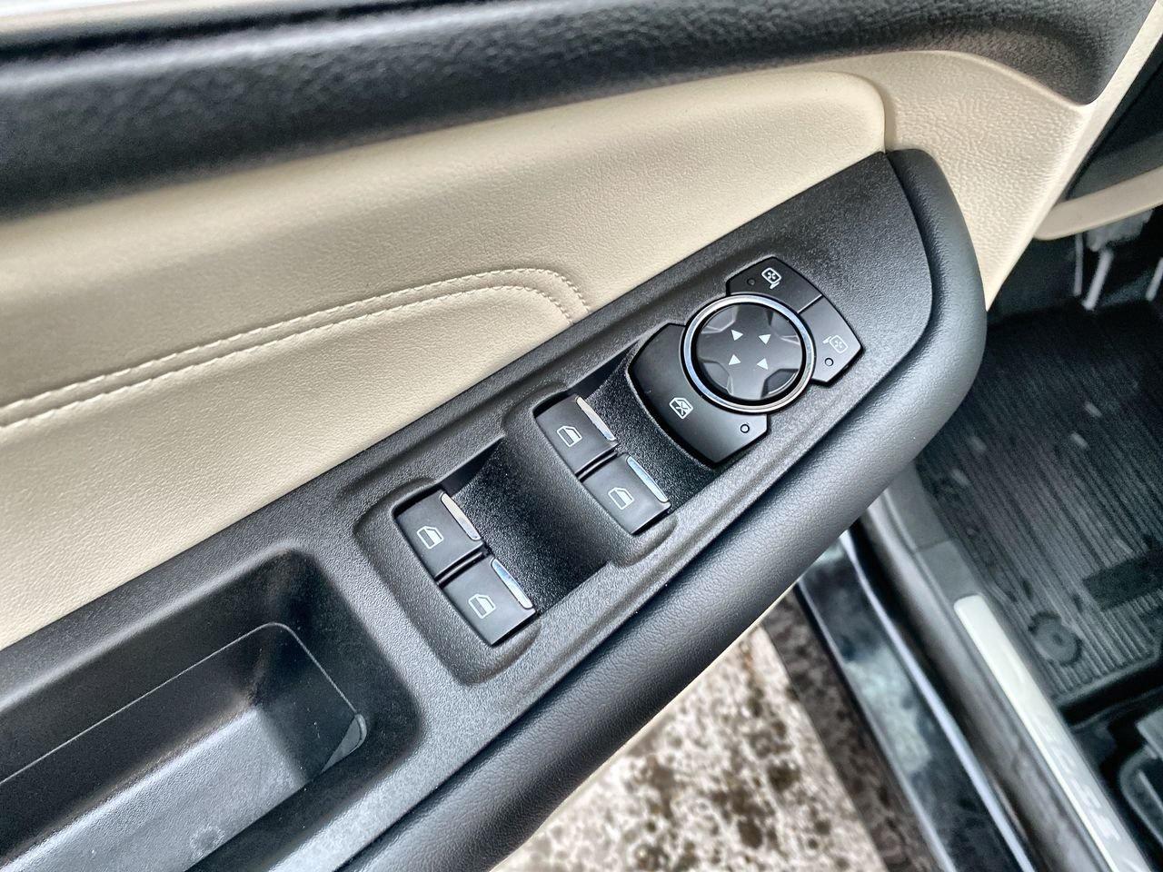 2022 Ford Edge Titanium Photo