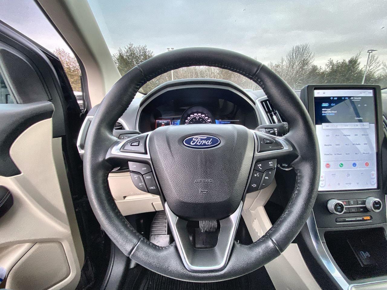 2022 Ford Edge Titanium Photo