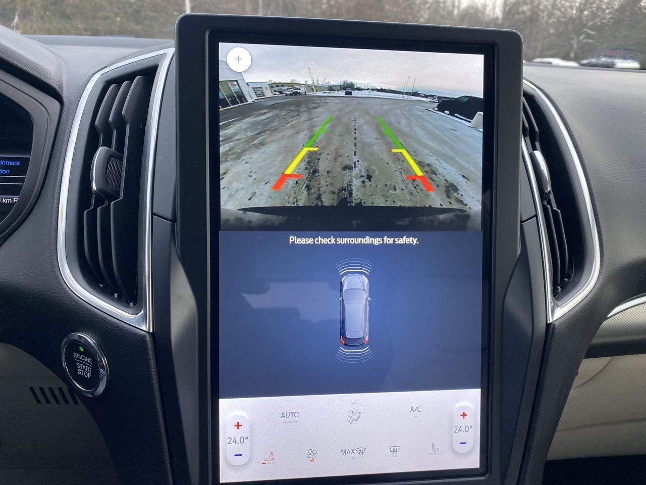 2022 Ford Edge Titanium Photo