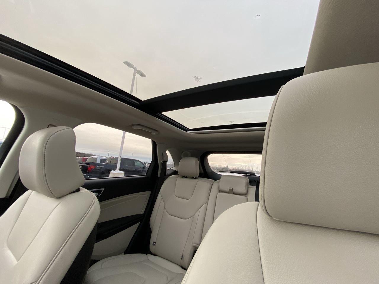 2022 Ford Edge Titanium Photo
