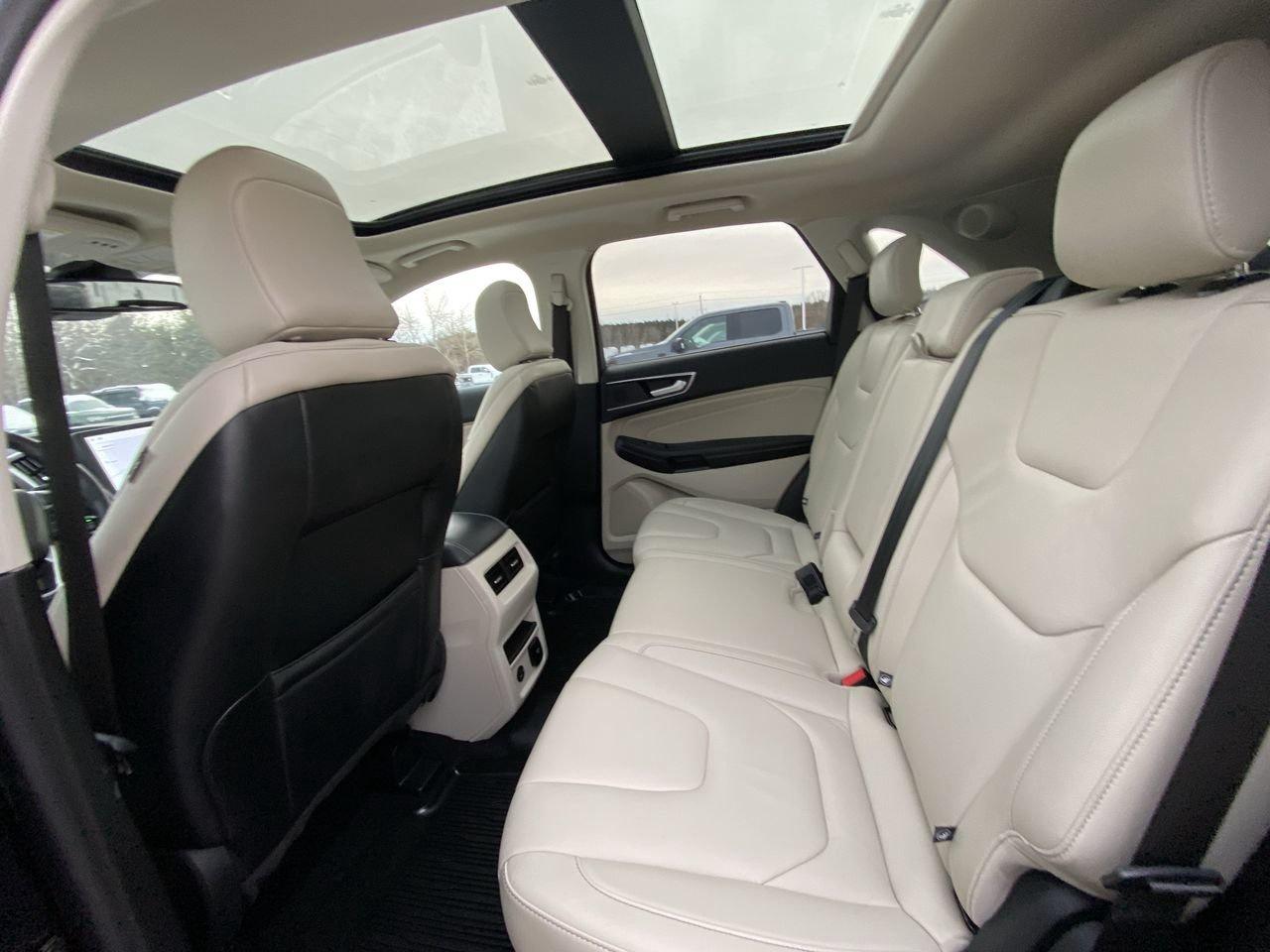 2022 Ford Edge Titanium Photo