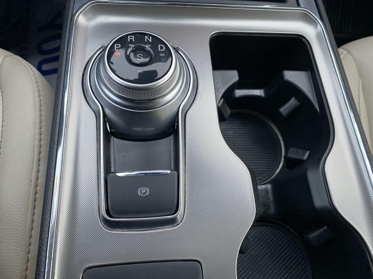 2022 Ford Edge Titanium Photo