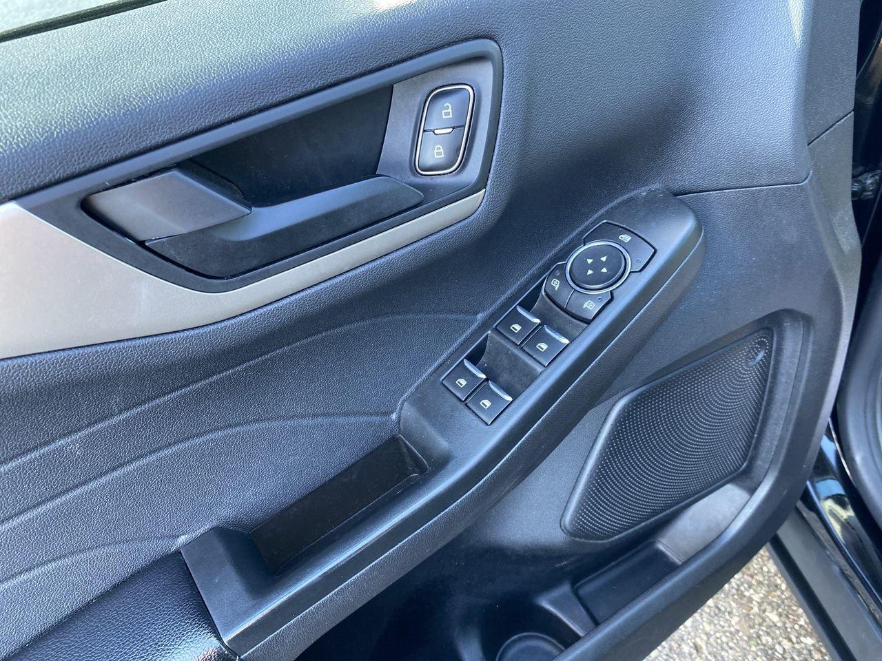 2022 Ford Escape SE Photo