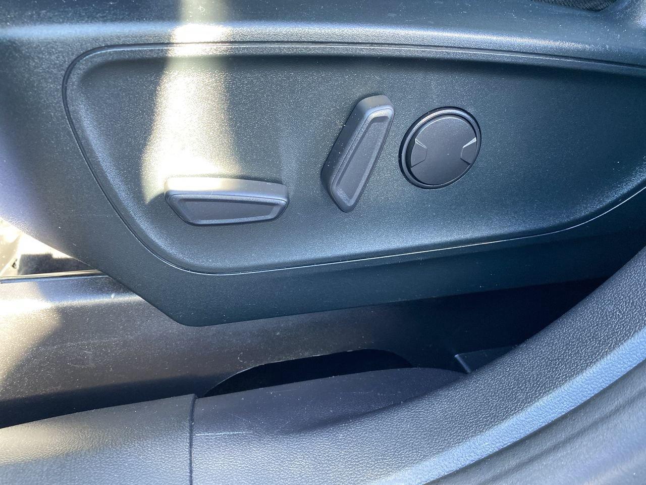 2022 Ford Escape SE Photo