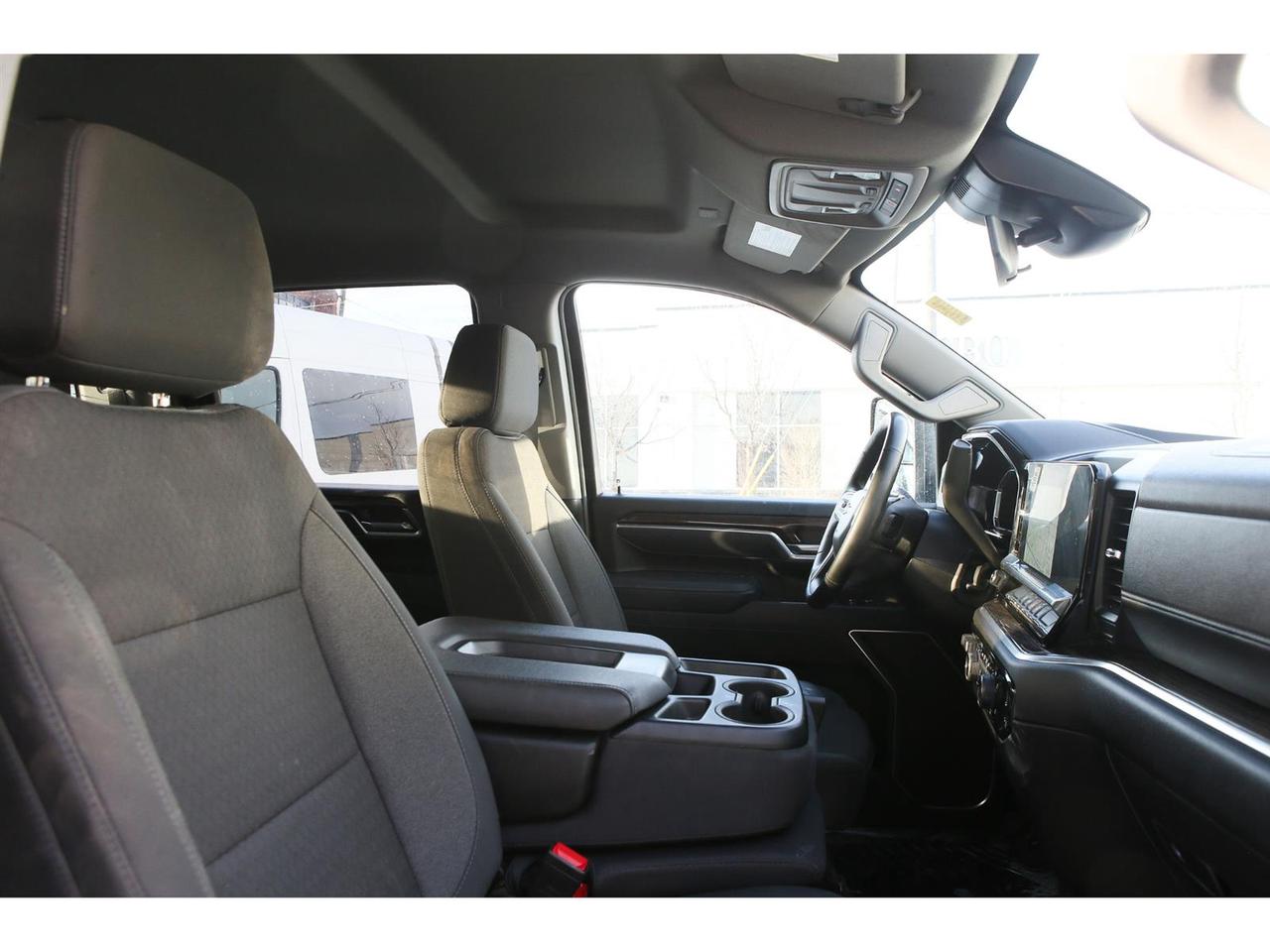 2025 Chevrolet Silverado 2500 HD LT Crew Cab Long Box 4WD Photo