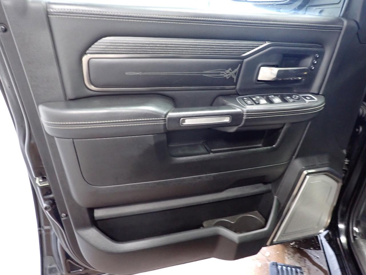 2020 RAM 3500 Limited 4WD CREW CAB LEATHER NAVI SUNROOF 6'4 BOX *DIESEL* Photo