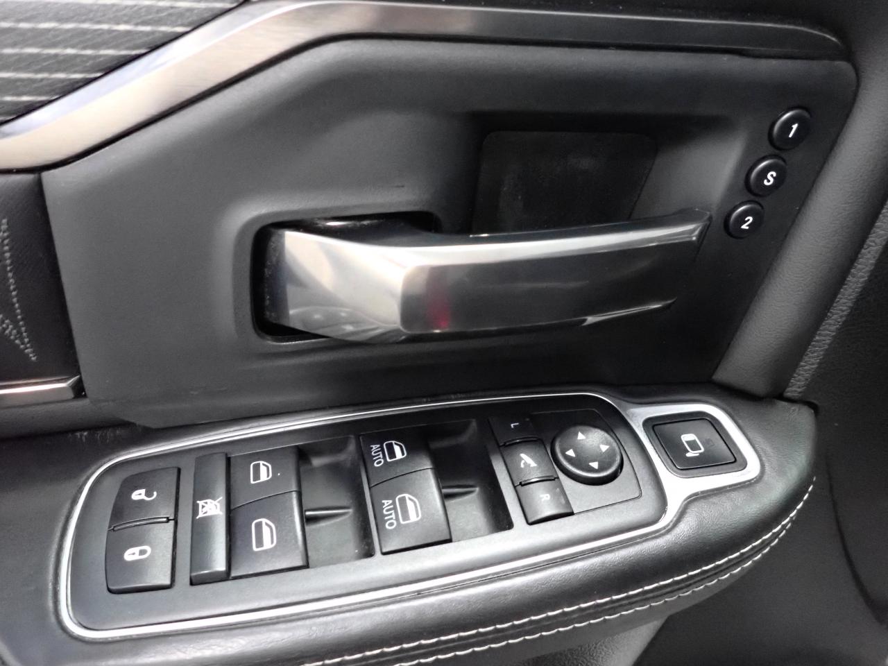 2020 RAM 3500 Limited 4WD CREW CAB LEATHER NAVI SUNROOF 6'4 BOX *DIESEL* Photo