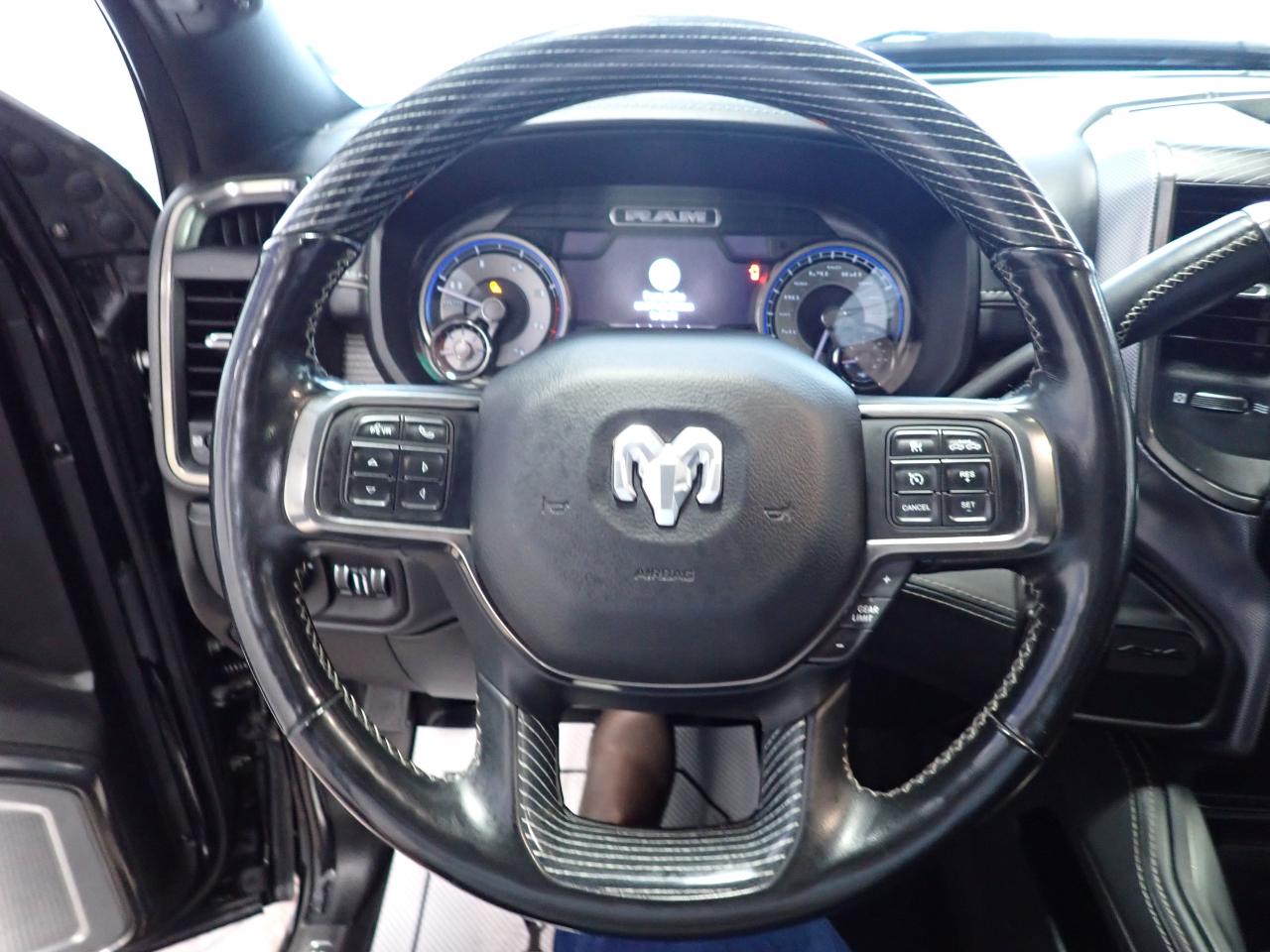 2020 RAM 3500 Limited 4WD CREW CAB LEATHER NAVI SUNROOF 6'4 BOX *DIESEL* Photo