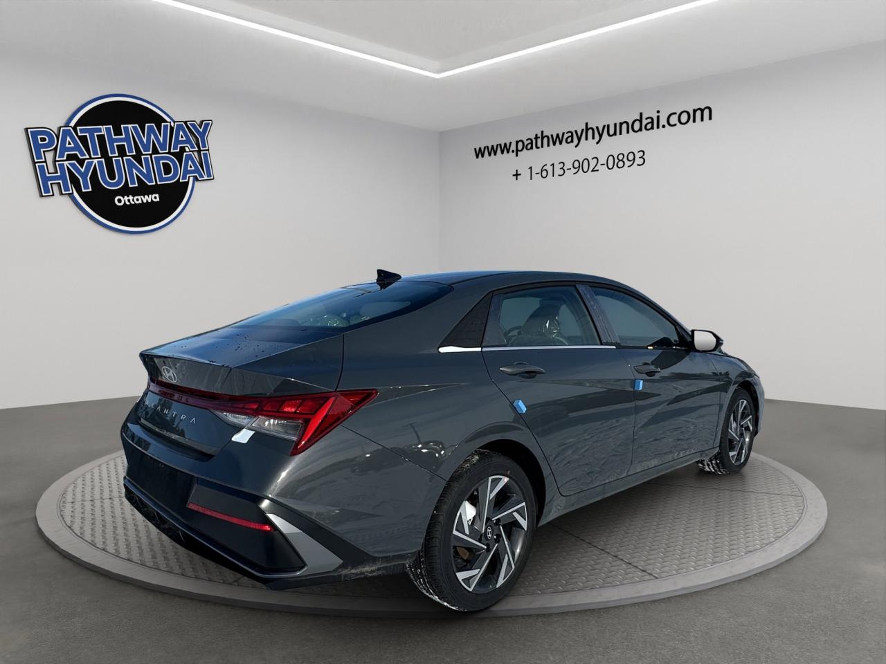 2026 Hyundai Elantra Luxury Photo3