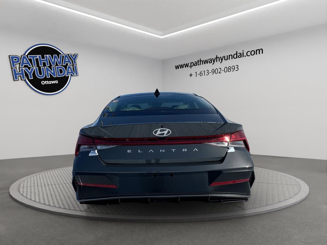 2026 Hyundai Elantra Luxury Photo4