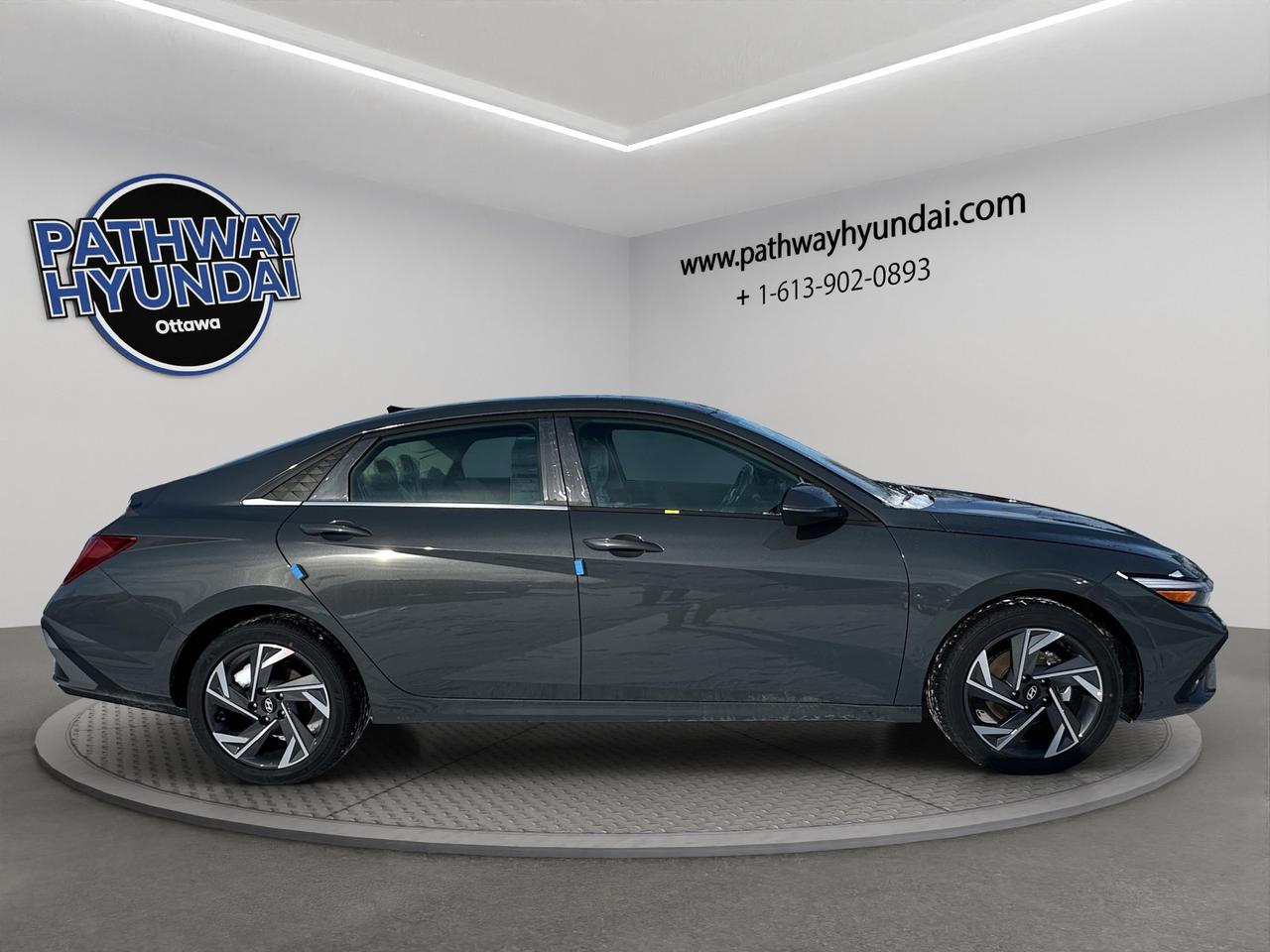 2026 Hyundai Elantra Luxury Photo2