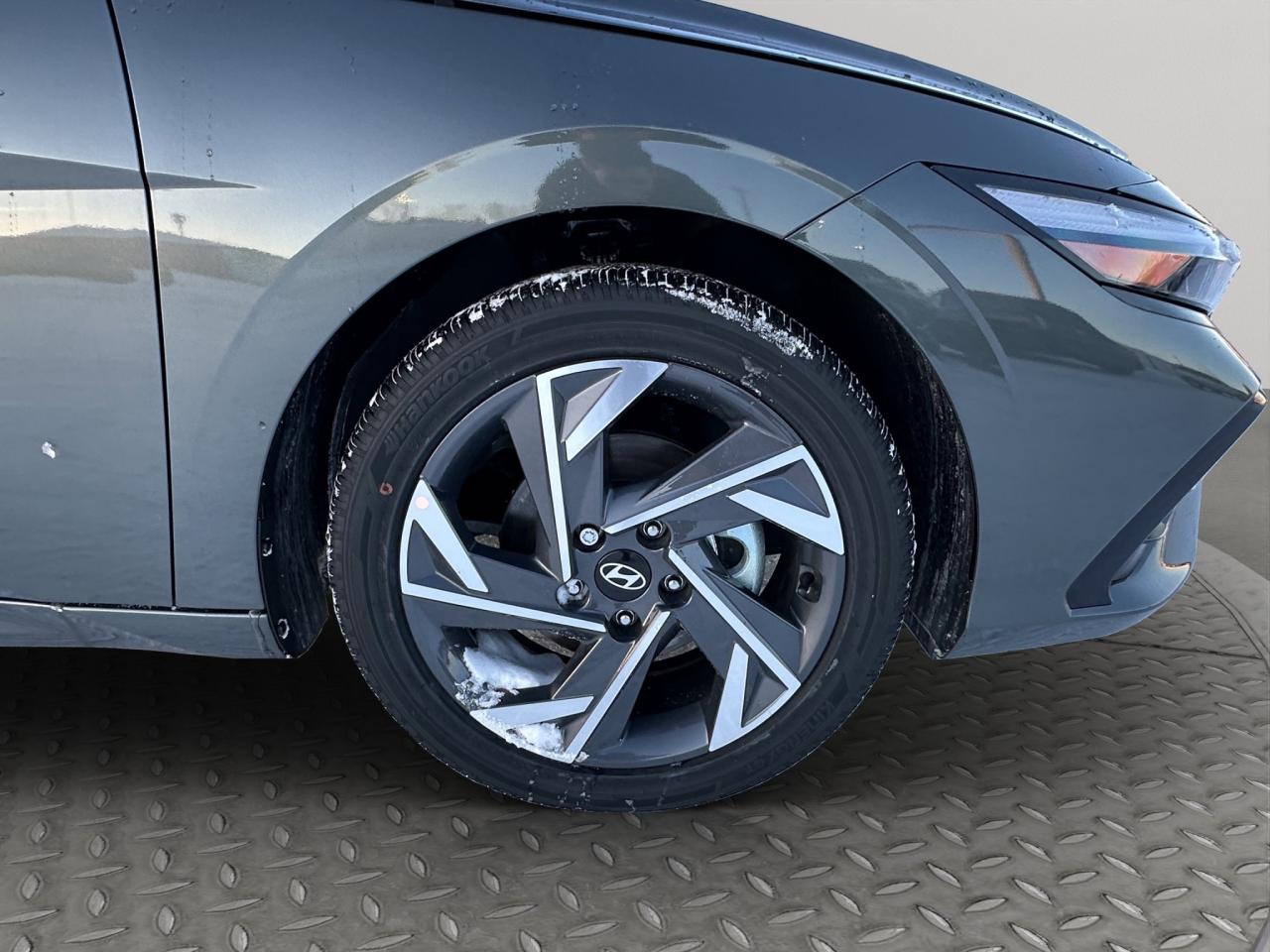 2025 Hyundai Elantra Hybrid Luxury Photo