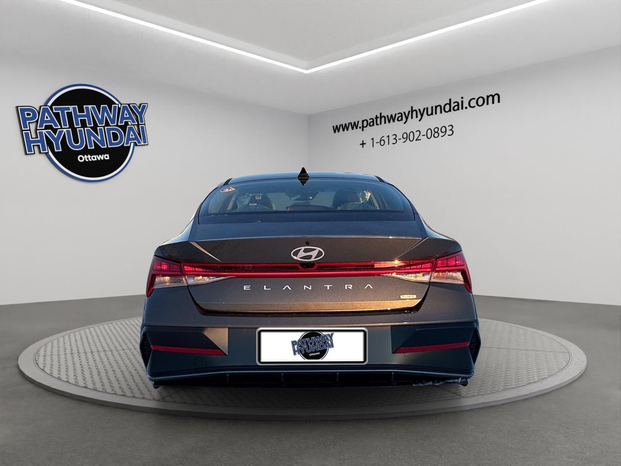 2025 Hyundai Elantra Hybrid Luxury Photo