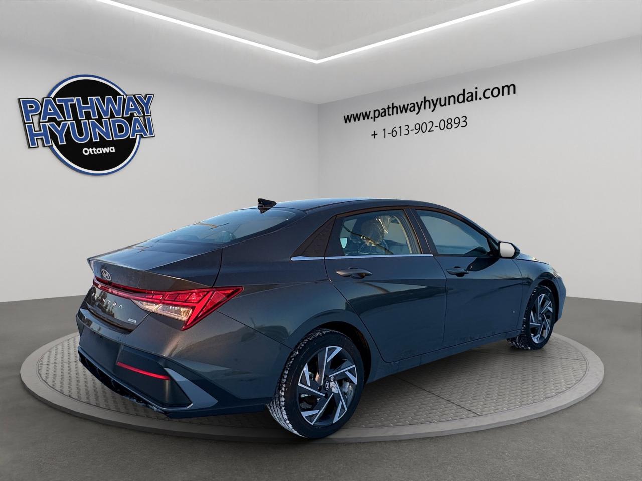 2025 Hyundai Elantra Hybrid Luxury Photo3