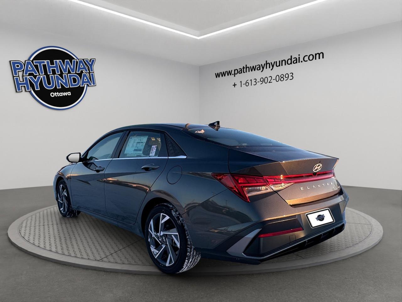 2025 Hyundai Elantra Hybrid Luxury Photo