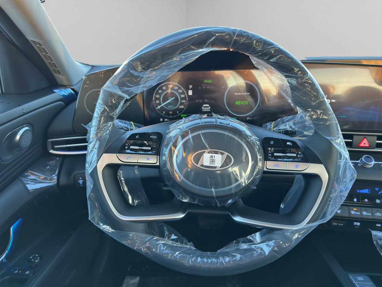 2025 Hyundai Elantra Hybrid Luxury Photo