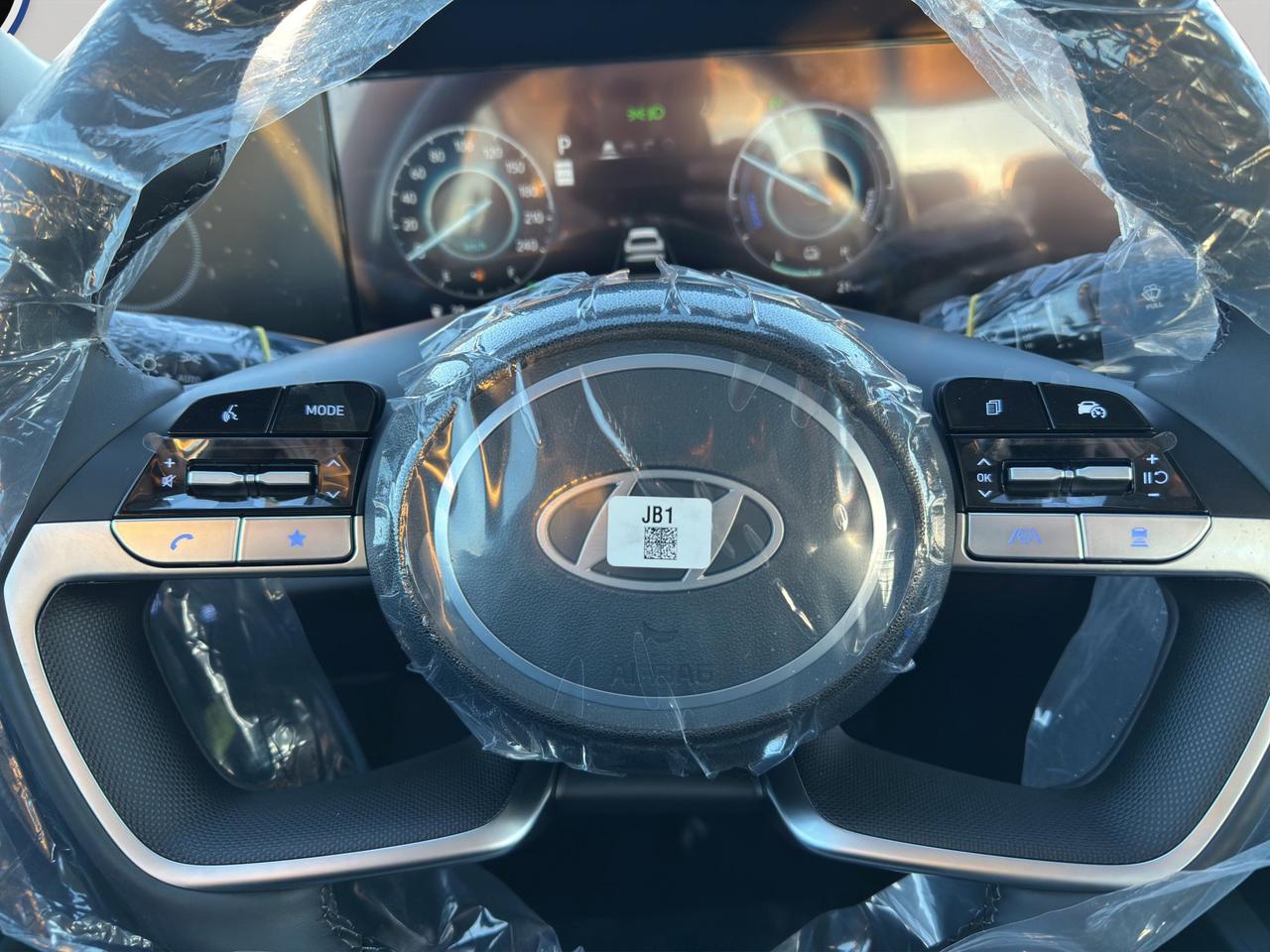 2025 Hyundai Elantra Hybrid Luxury Photo