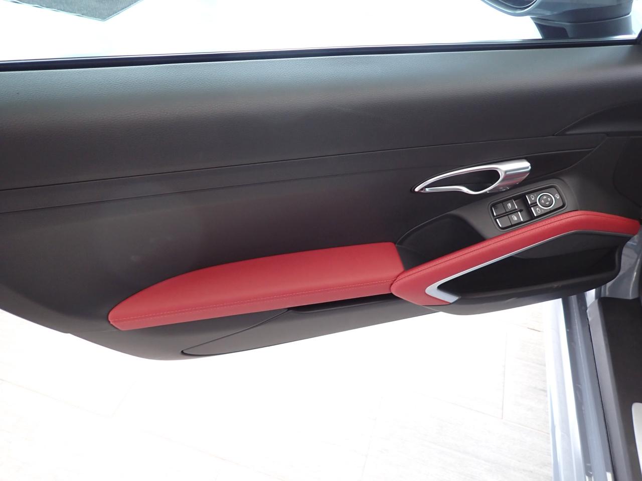 2024 Porsche 718 Cayman COUPE LEATHER Photo