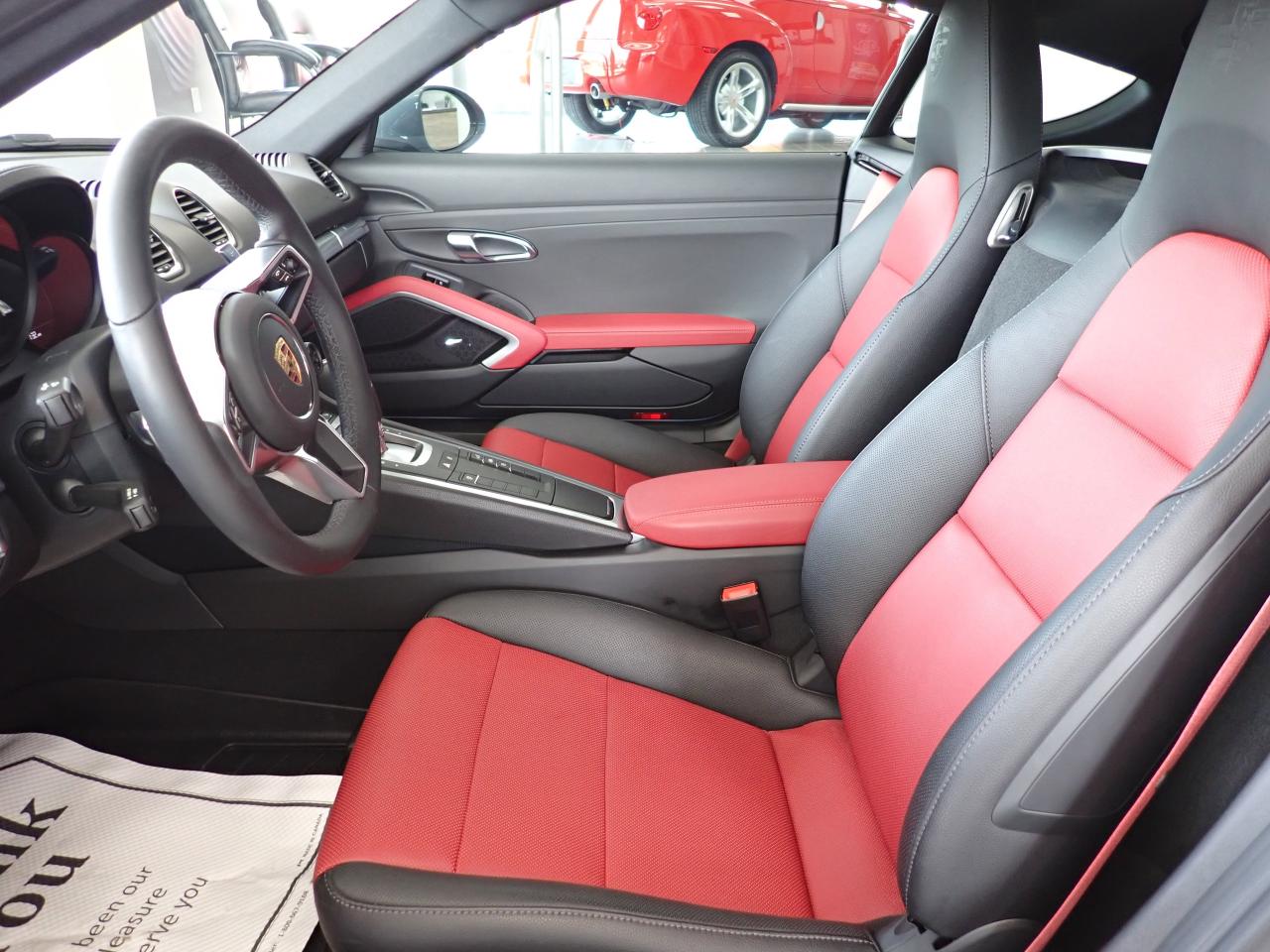 2024 Porsche 718 Cayman COUPE LEATHER Photo