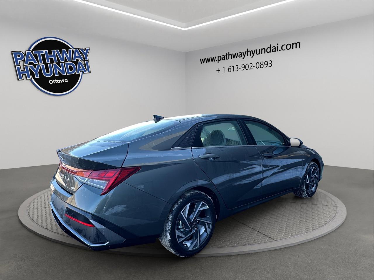 2025 Hyundai Elantra Hybrid Luxury Photo3