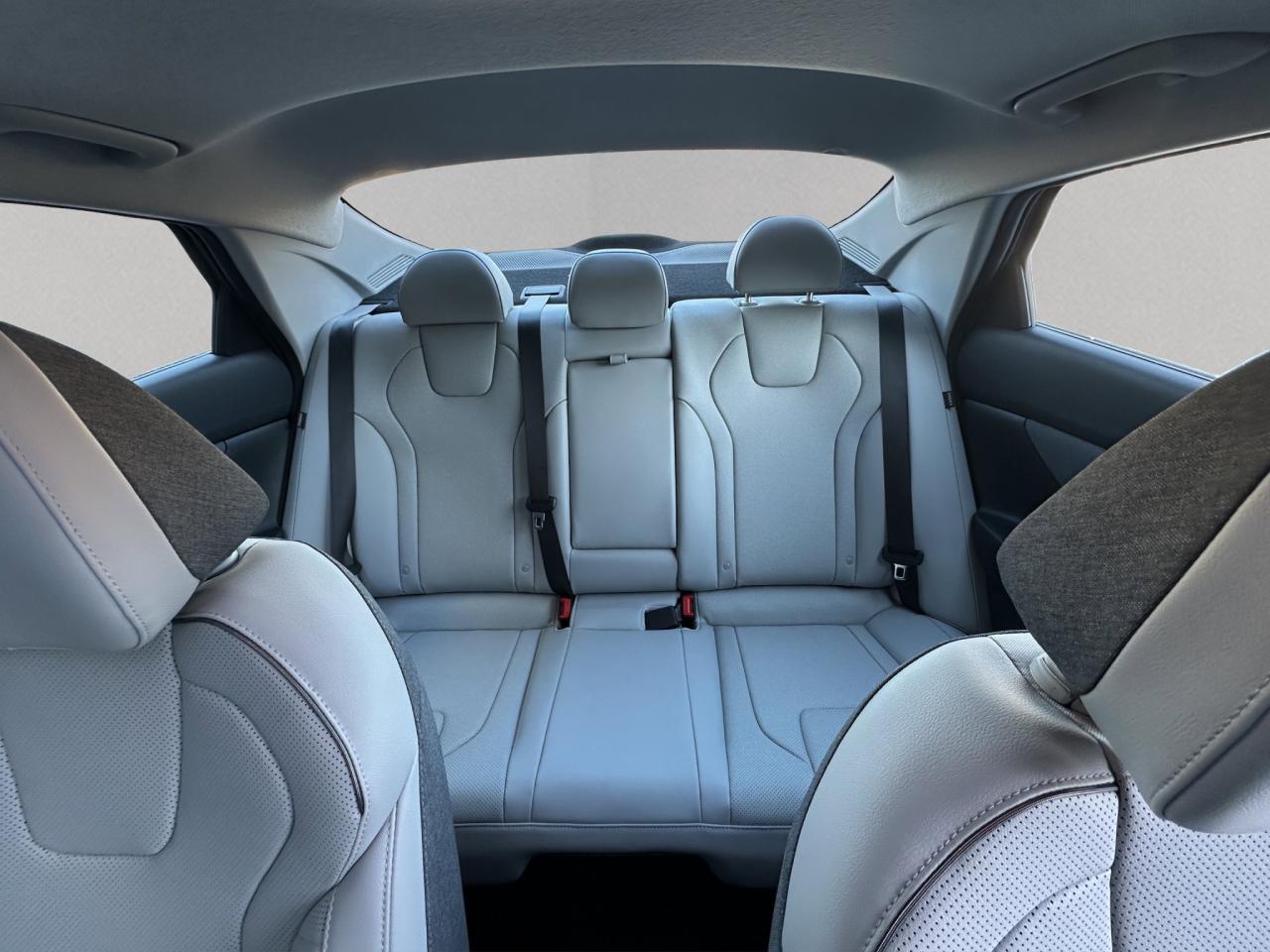 2025 Hyundai Elantra Hybrid Luxury Photo