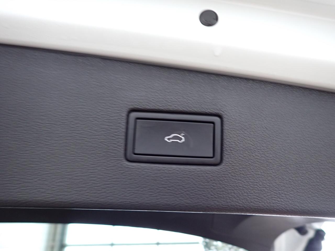 2024 Volkswagen Tiguan Highline R-Line AWD LEATHER NAVI SUNROOF Photo4