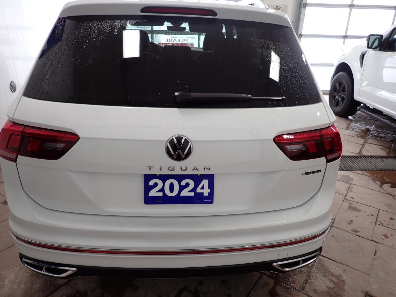 2024 Volkswagen Tiguan Highline R-Line AWD LEATHER NAVI SUNROOF Photo2