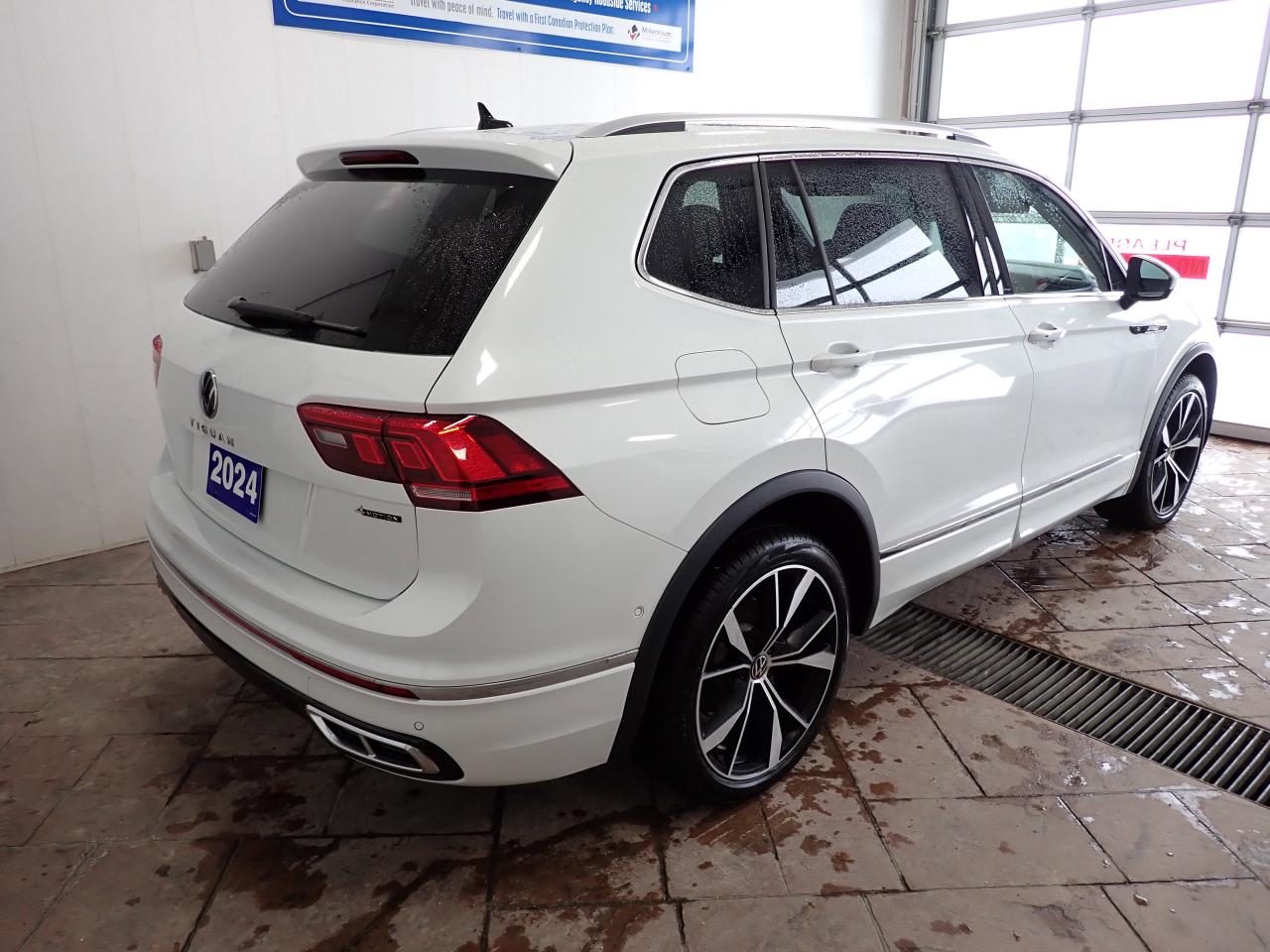 2024 Volkswagen Tiguan Highline R-Line AWD LEATHER NAVI SUNROOF Photo