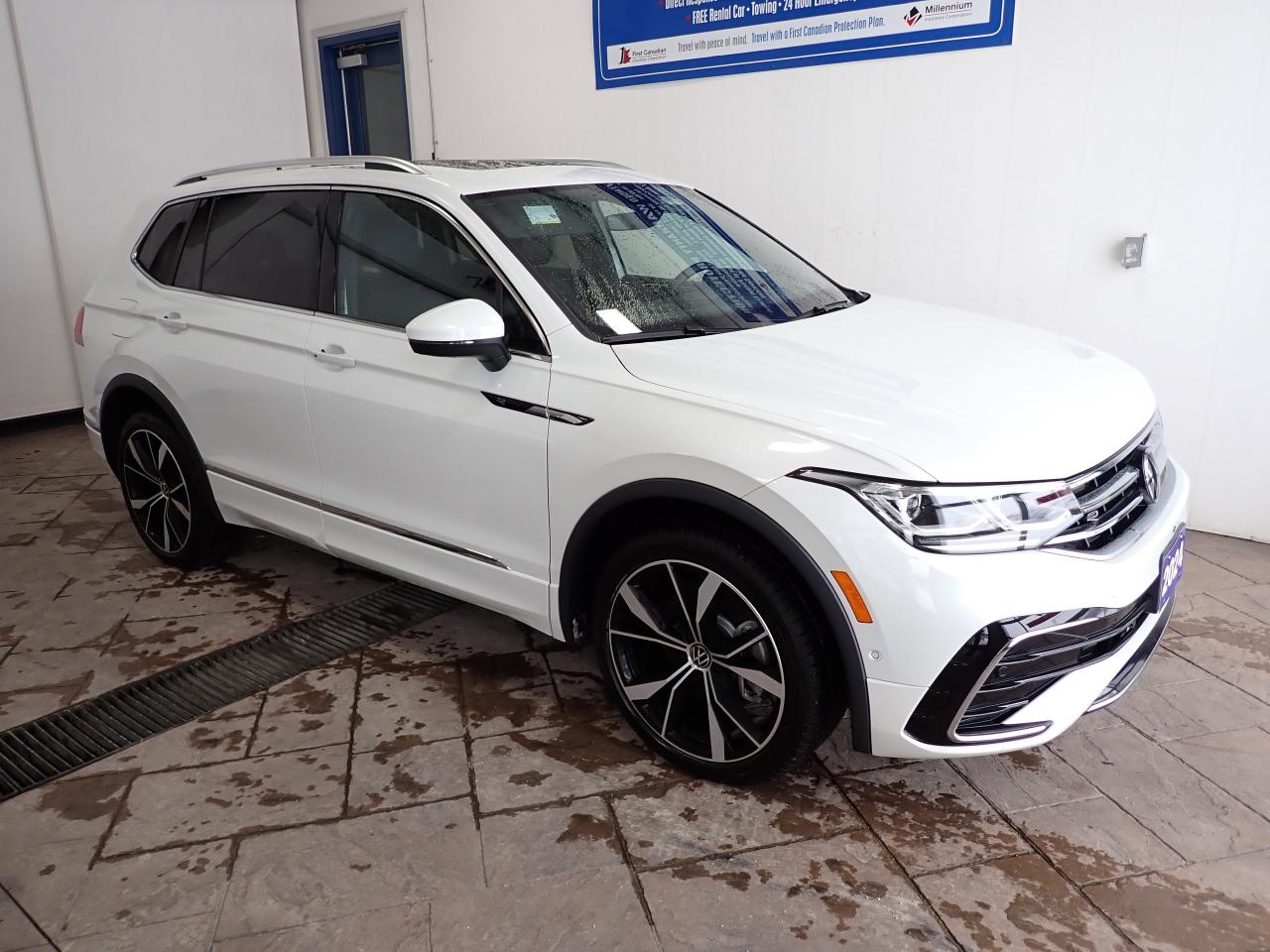 2024 Volkswagen Tiguan Highline R-Line AWD LEATHER NAVI SUNROOF Photo