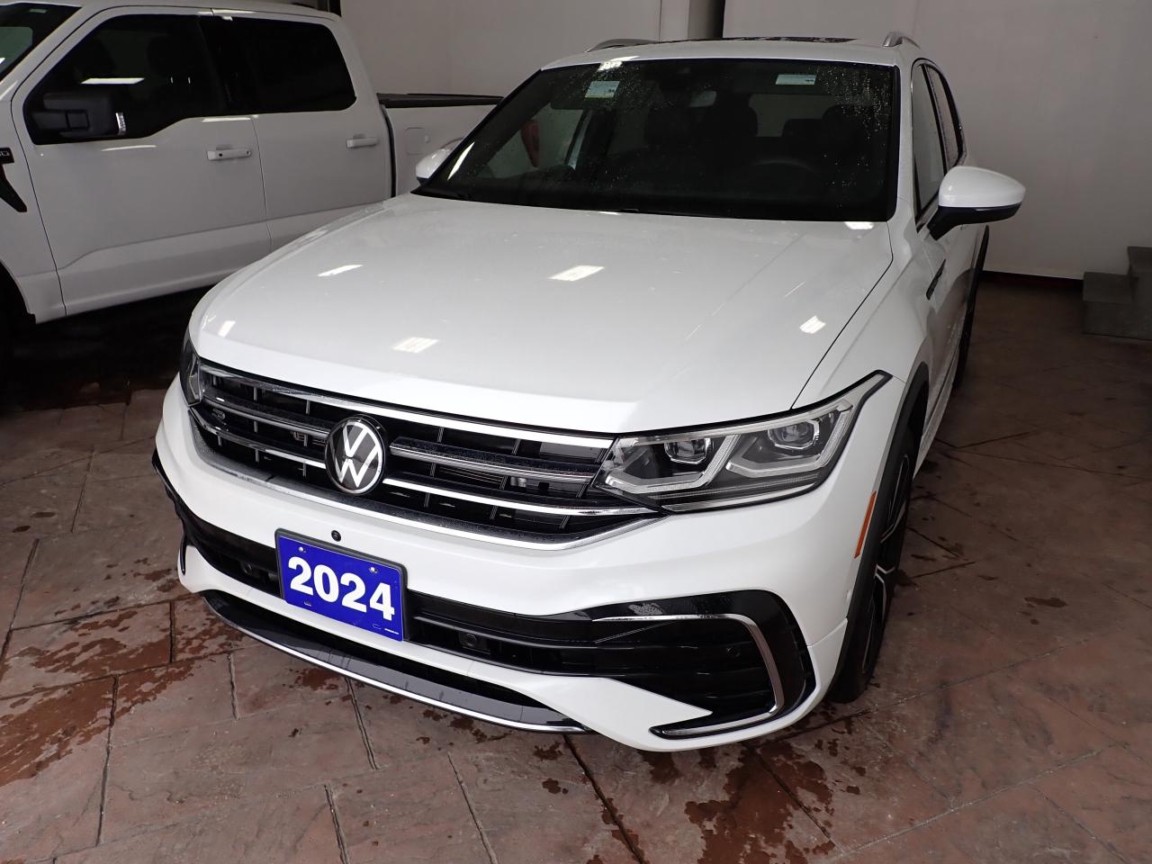 2024 Volkswagen Tiguan Highline R-Line AWD LEATHER NAVI SUNROOF Photo