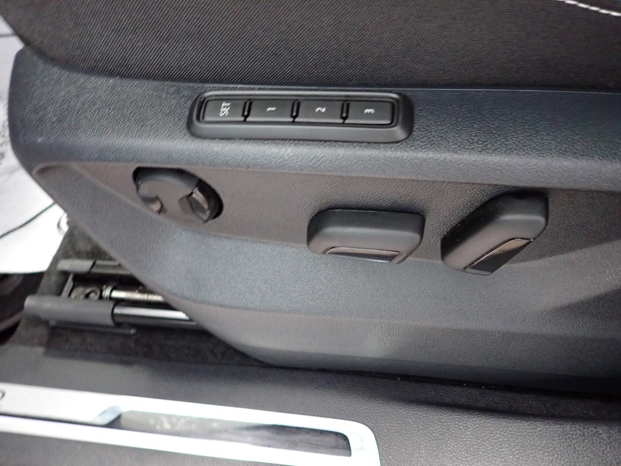 2024 Volkswagen Tiguan Highline R-Line AWD LEATHER NAVI SUNROOF Photo